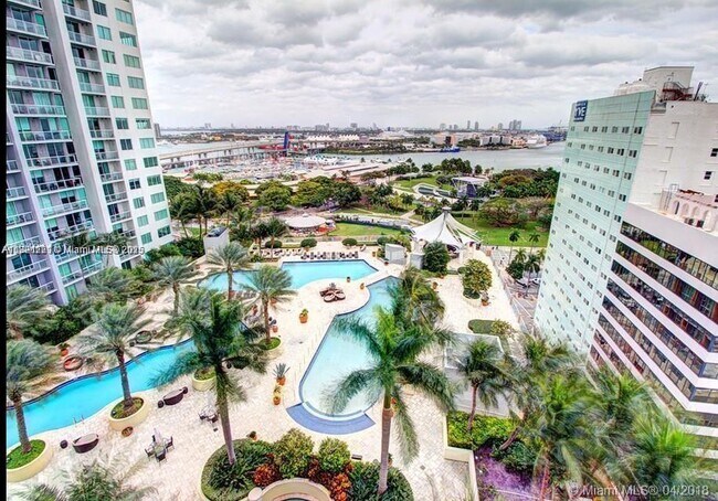 Photo - 253 NE 2nd St Unidad 809 Rental
