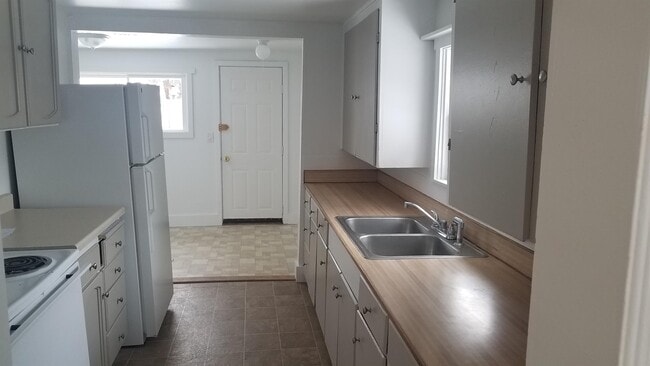 Photo - 3145 Lodi St