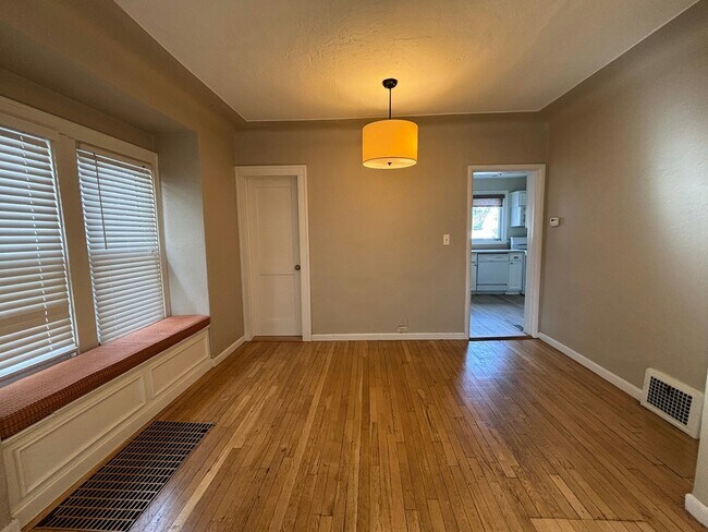 Photo - 215 E Woodland St