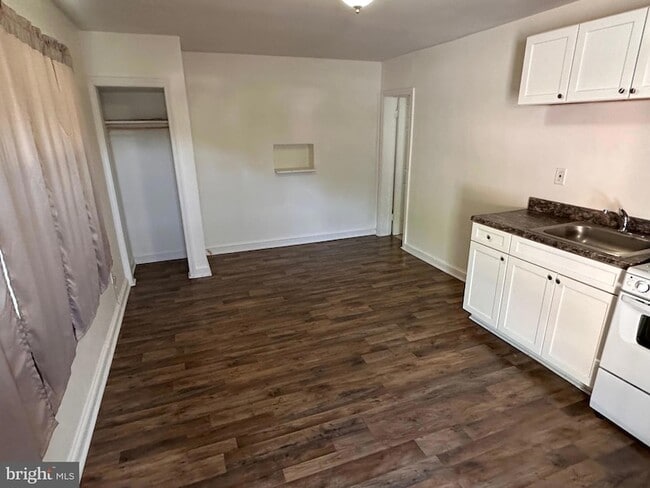 Photo - 268 Wilkes St Unit 14