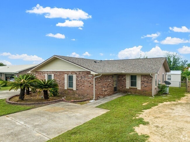 Building Photo - Charming 3Bed/2Ba Duplex Unit 5100 Hickory St Rental