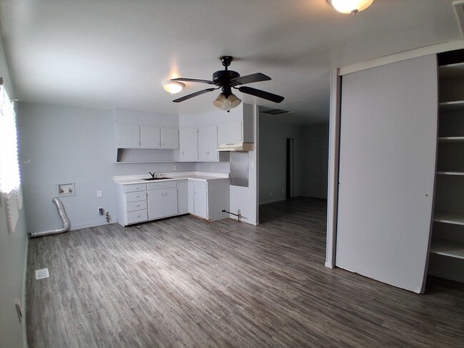 Photo - 1001 Koehn Dr