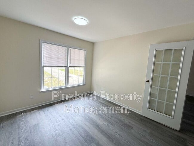 Photo - 518 Suffolk Ct