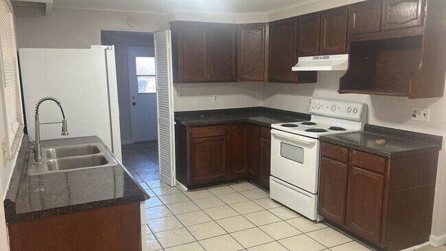 Photo - Welcome Home to your 4/2 in Seffner!