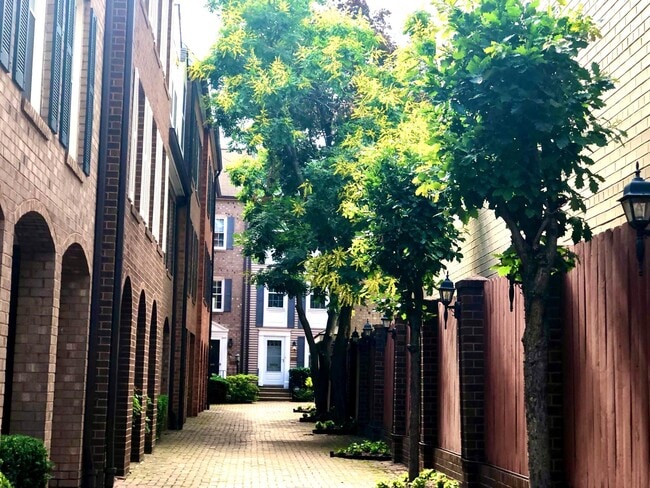 Photo - 900 24th St NW