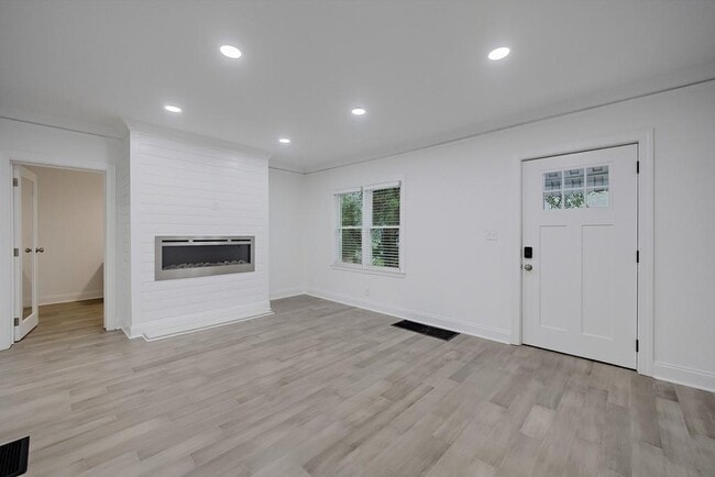 Photo - 593 Lynnhaven Dr SW