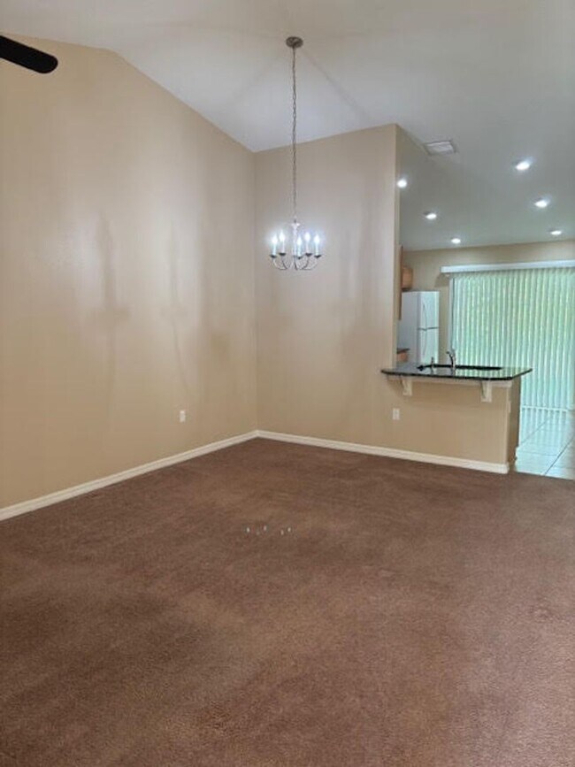 113 Brunswick Ln Unit B