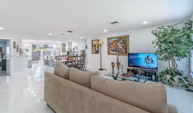Photo - 6613 Westwood Blvd
