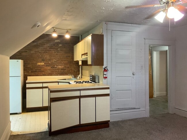 Photo - 215 Woodbine St Unit 215 WOODBINE ST- #3