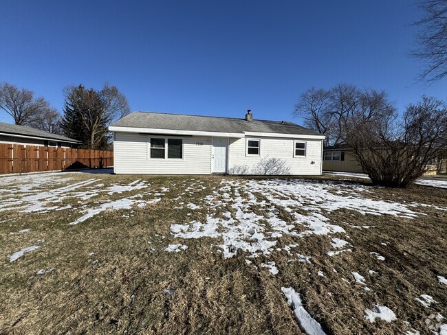 Building Photo - 5110 Ojibway Dr Rental