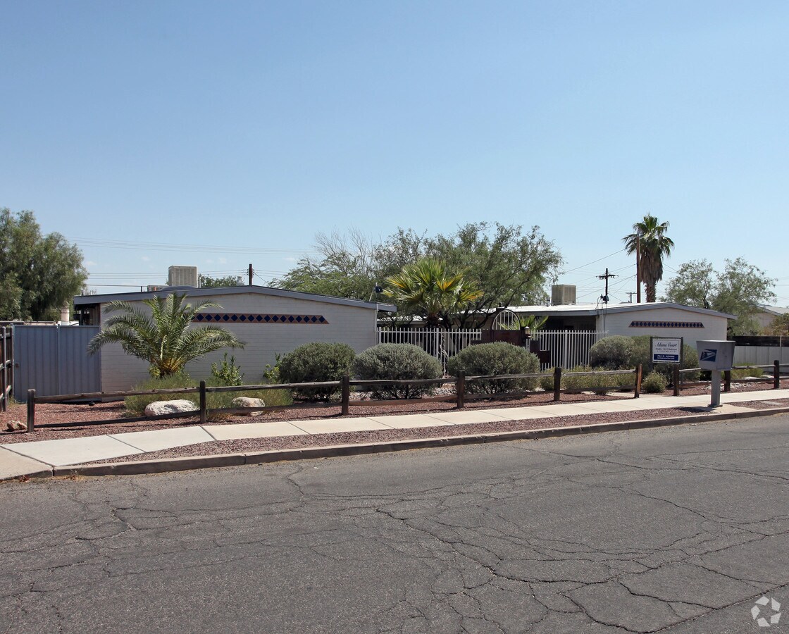 Photo - Adams Court Apartments