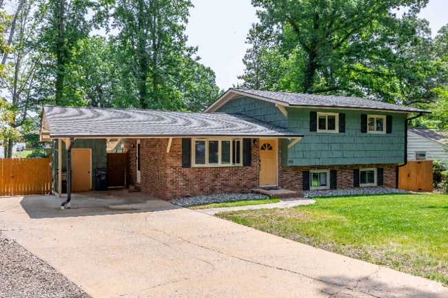 Building Photo - 110 Forestdale Dr Rental