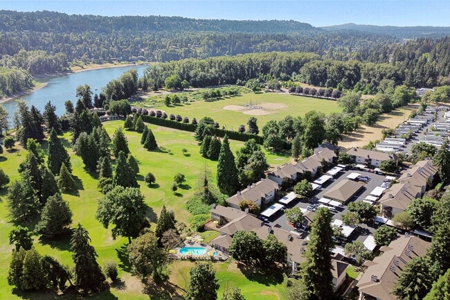 Vista del cielo con lago - Rivergreens Apartments