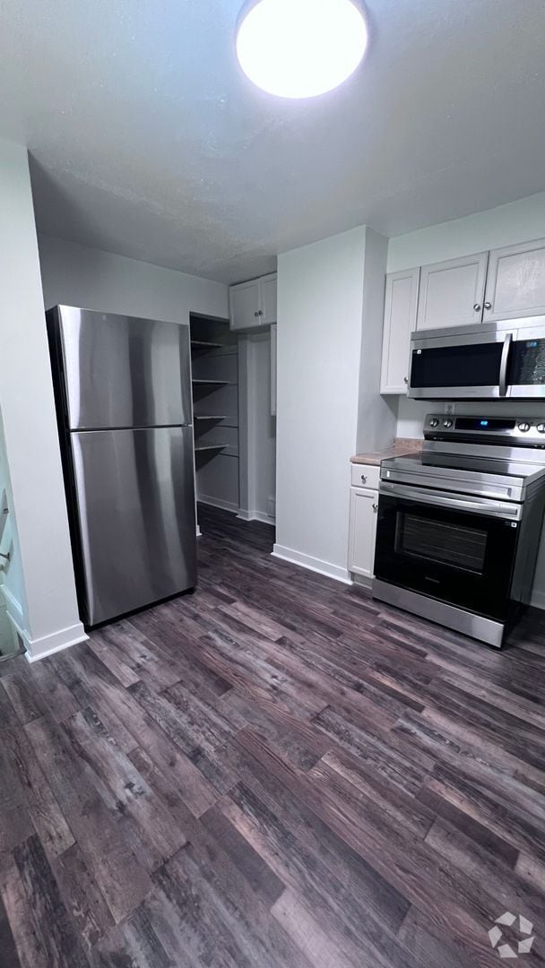 Building Photo - NEW LISTING!! Shadle 4 bedroom 2 bath Rental