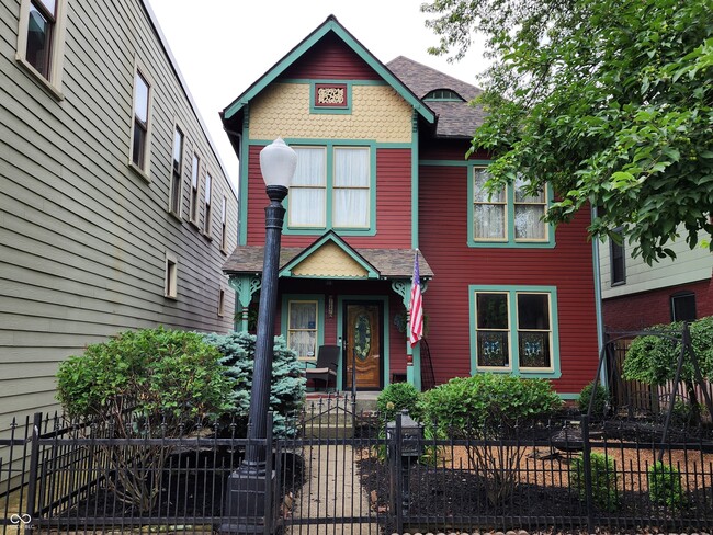 Photo - 239 E 11th St