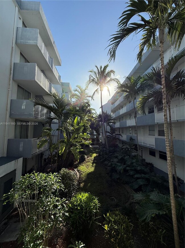 Building Photo - 1801 S Treasure Dr Unit 212A