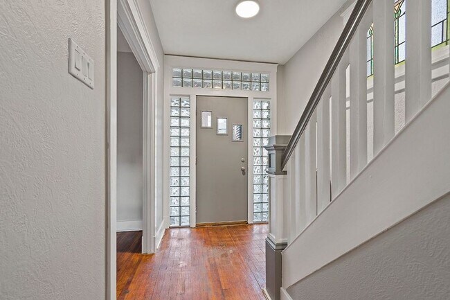 Photo - Brentwood - 3 Bedroom, 1 Bath Home - Compl...