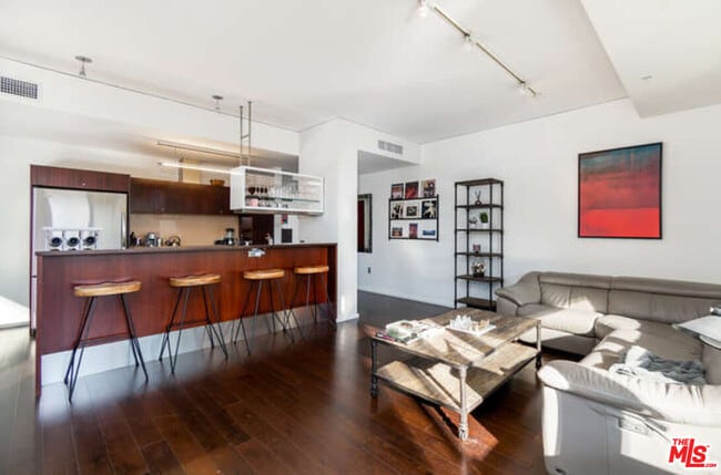 Photo - 1155 S Grand Ave Unidad 404