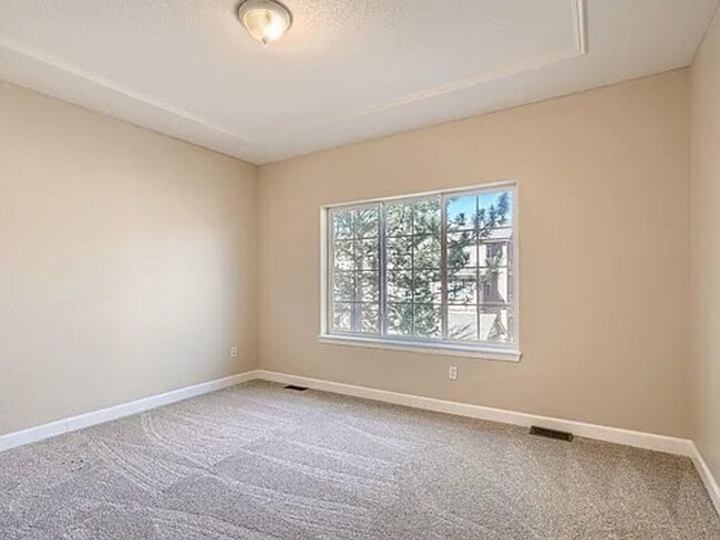 Photo - Beautiful home in a quiet cul-de-sac neighborhood!