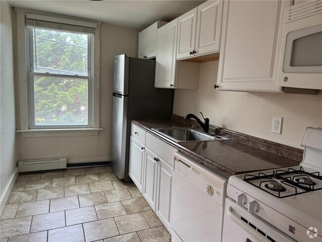 Building Photo - 40-40 Freebody St Unit 208 Rental