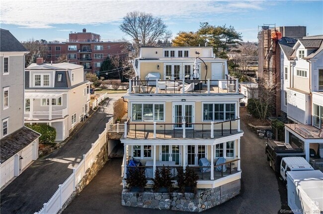 Building Photo - 623 Steamboat Rd Unit B Rental