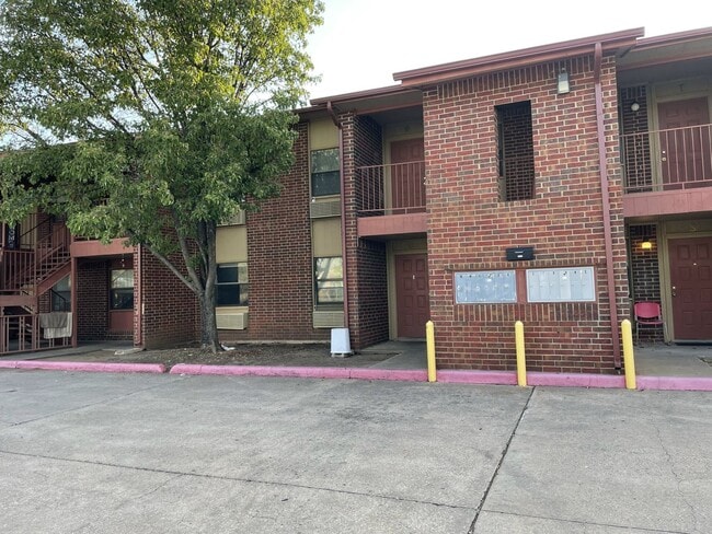 Photo - 1912 SW D Ave