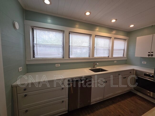 Building Photo - 170 Red Bank Rd