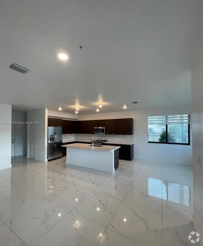 Building Photo - 4640 NW 84th Ave Unit 15 Rental