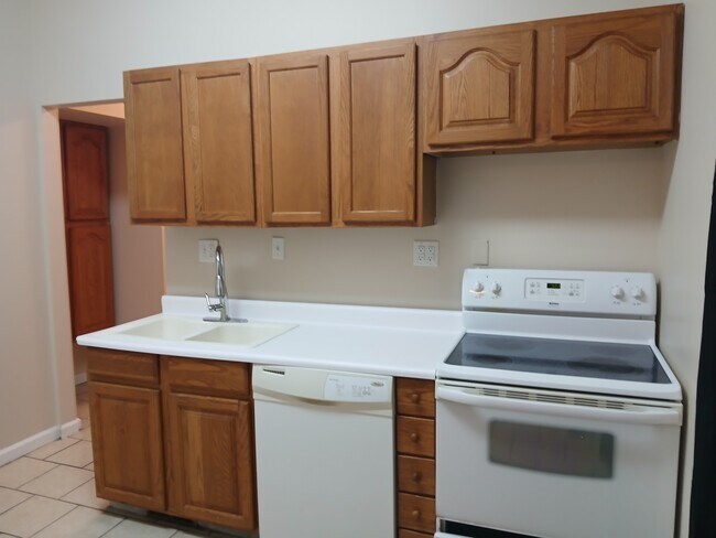 Photo - 705 S Poplar St