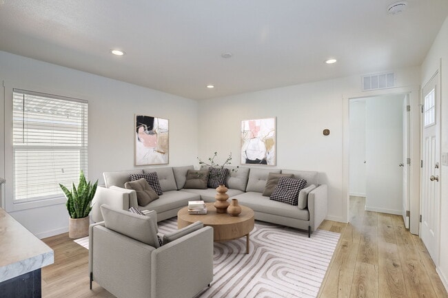 Photo - 2627 S Lamb Blvd