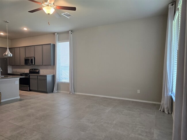 Building Photo - 8711 Fox Trail Dr