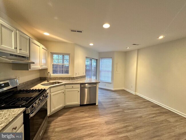 Photo - 43539 Kiplington Square