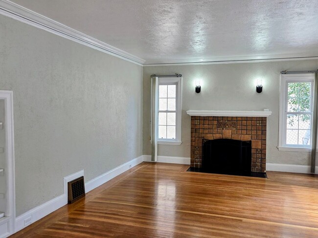 Photo - 708 Calmar Ave