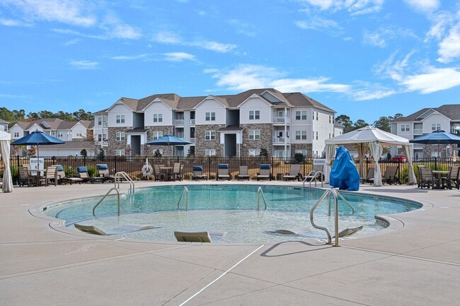 Photo - Hawthorne at the Bend