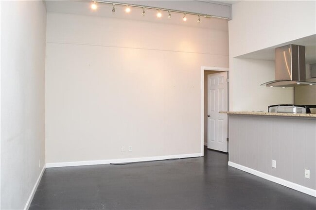 Photo - 5601 Woodrow Ave Unit 102