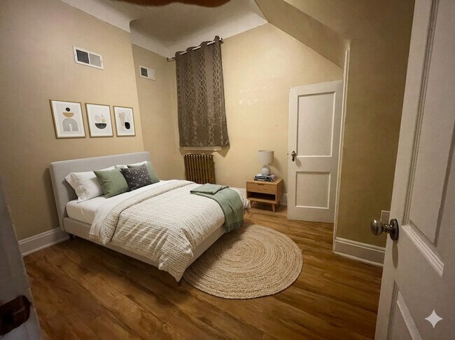 Photo - 12 Barton St W