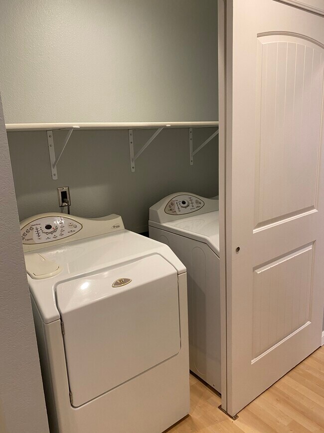 In Suite Washer/Dryer - 1344 Bellevue Way NE Unit #1
