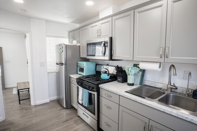 Photo - 1017 W Ave J-10