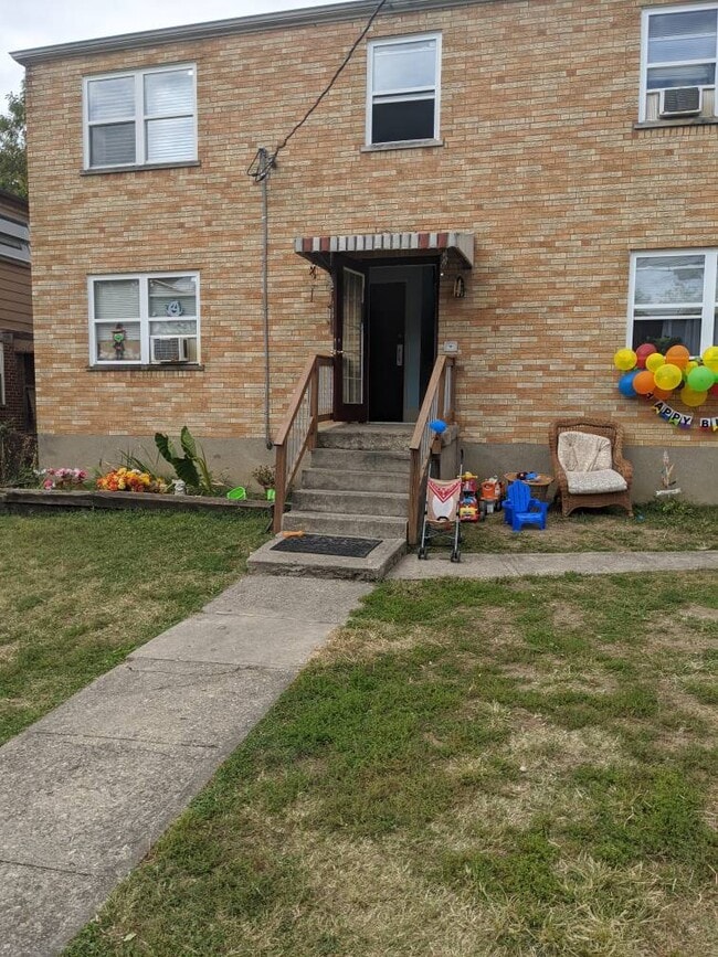 Building Photo - 1011 Winfield Ave Unit 3