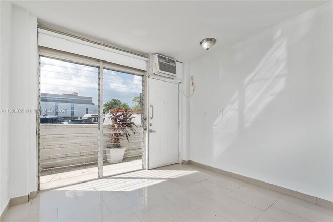 Photo - 1685 Jefferson Ave Unit 03