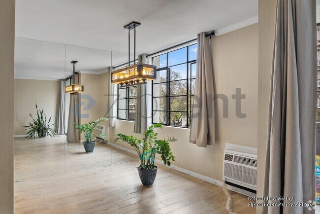 Building Photo - 117 S Doheny Dr Rental