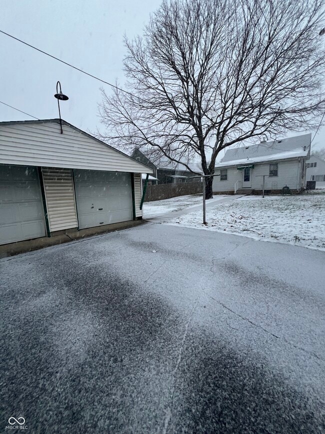 Photo - 1297 Plum St