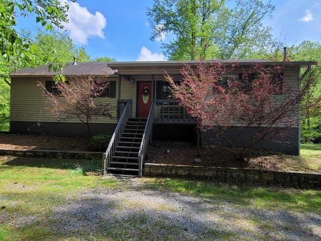 Building Photo - 249 Newport Dr