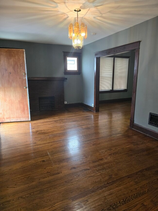 7018 Greenway Ave