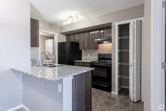 2BR, 2BA - 747SF - Kitchen - Axxess