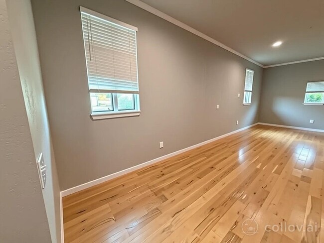 2714 E 15th St Unit 6
