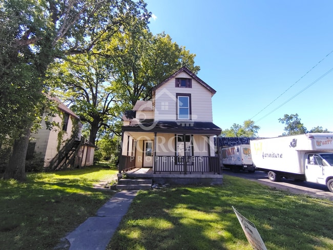 Photo - 925 W 5th St