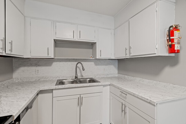Photo - Cedarwood Apartments