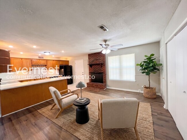 Photo - 6375 Greenbriar Dr