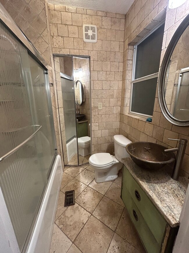 Photo - 833 5th Ave N